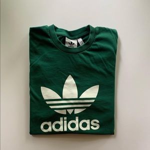 ❗️Adidas Large (L) short sleeve t shirt